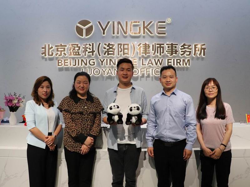 女工委邀请“河南非遗年度人物”畅杨杨举办母亲节剪纸活动