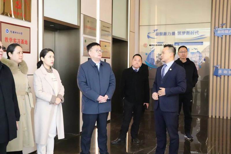 洛龙区区委副书记、区长韩建军一行莅临盈科洛阳调研